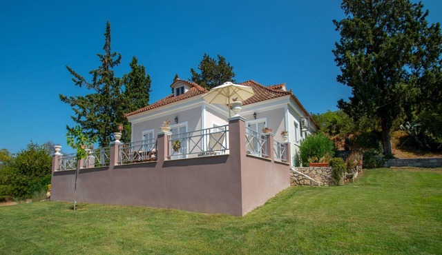 Anwesen mit Garten, Grill und Terrasse by Interhome