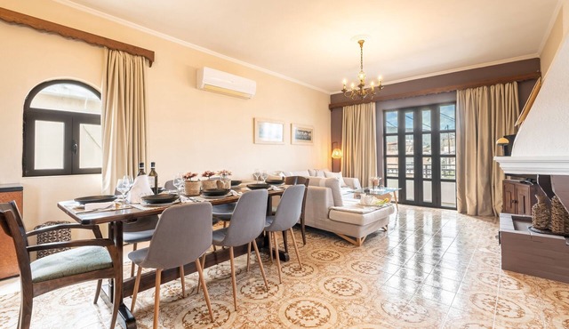 Apartment 'Afentika Grand Flat' with Mountain View, Wi-Fi and Air Conditioning