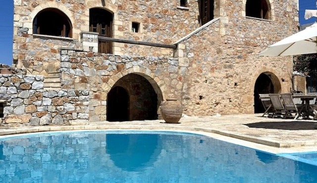 Apartment Ela in a traditional stone villa