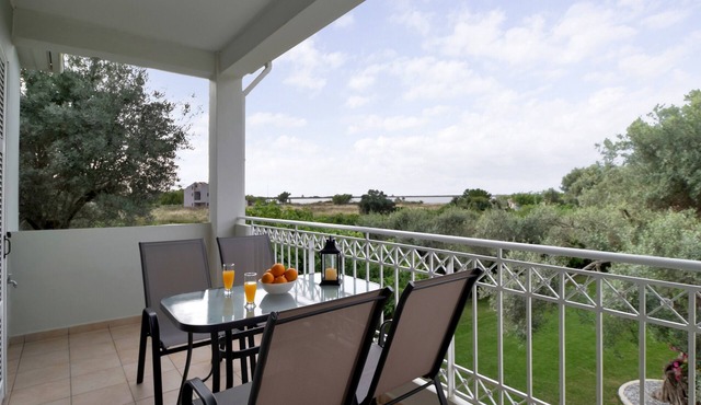 Apartment 'Elaia 2' with Sea View, Wi-Fi and Air Conditioning