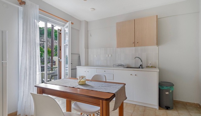 Apartment '- Ground Floor' with Shared Garden, Wi-Fi and Air Conditioning