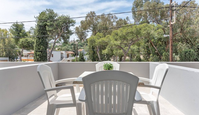 Apartment 'No 10' with Shared Pool, Wi-Fi and Air Conditioning