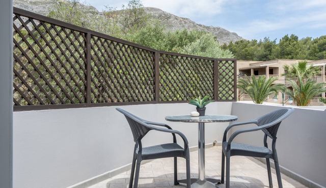 Apartment 'No 14' with Shared Pool, Wi-Fi and Air Conditioning