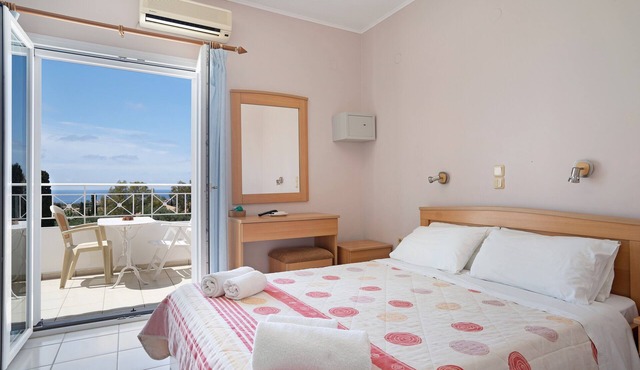 Apartment 'Sea View 2' with Shared Pool, Wi-Fi and Air Conditioning