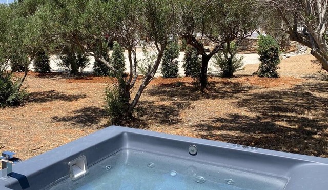 Apartment with hot tub 1 step from the beach