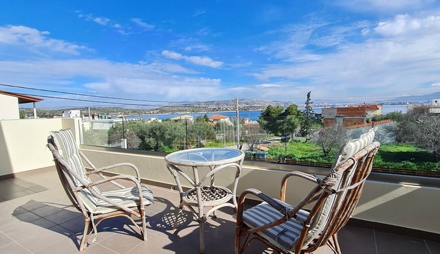 Apartment with sea view, 200 meters from the beach mini markets, restaurants,