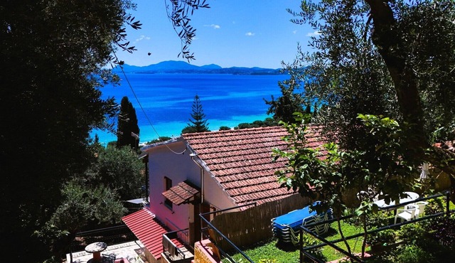 Apartment with two bedrooms and stunning sea views.