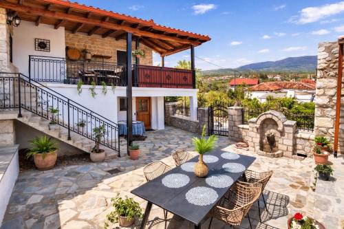 Archontiko Kastellia - Stone Guesthouse with Fireplace and Mountain View