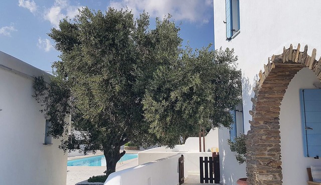ARKE'S Cycladic house near the beach