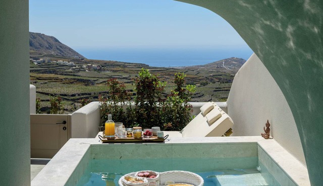 Avelora Suites