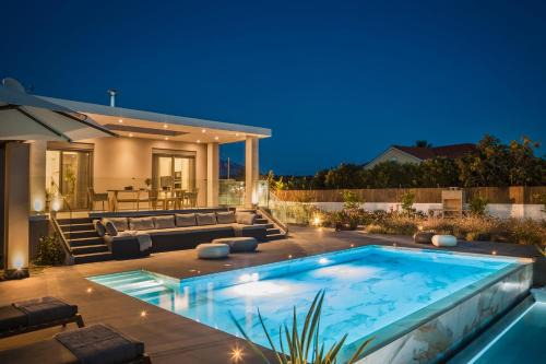 Avgi Luxury Villa