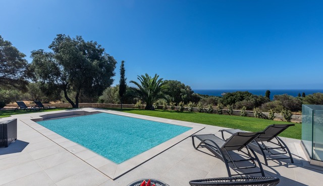 AVITHOS BLUE VILLA