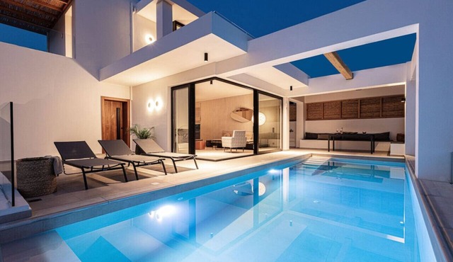 Award Winning Villa w BBQ, Sauna & 250m to Beach
