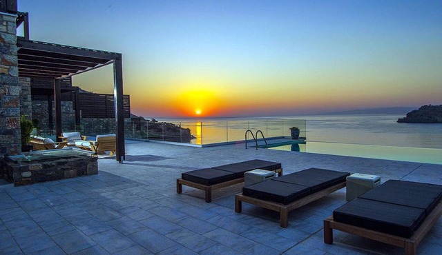Beach Access 5 Bedroom Villa