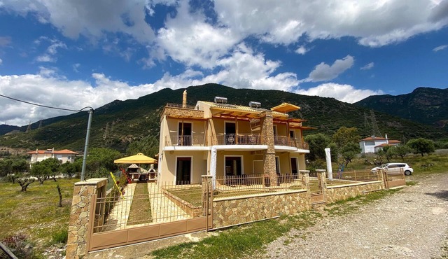 Beach front apartment in Nafpaktos with WiFi