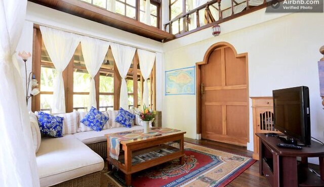 Beach House/Tejakula/AC/B&B/Internet