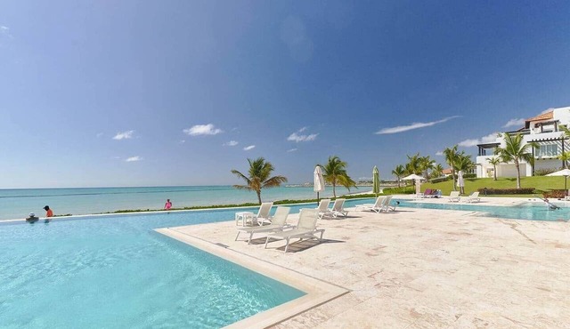 Beach Studio w/Ocean Views