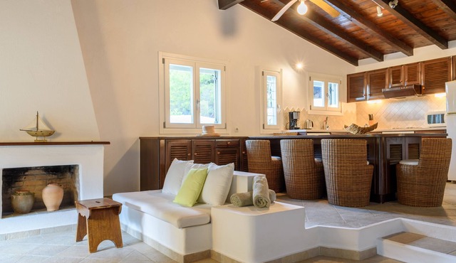 Beachfront 2-bedroom Villa at Vromololimnos Beach