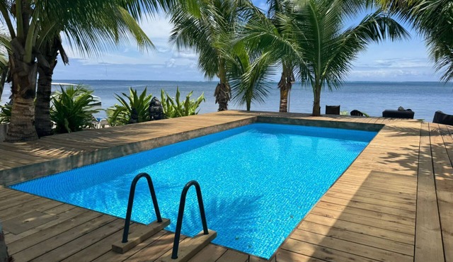 Beachfront 4BR Home with pool in Moorea