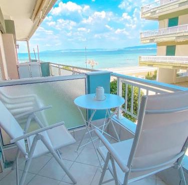Beachfront Cozy Apartment