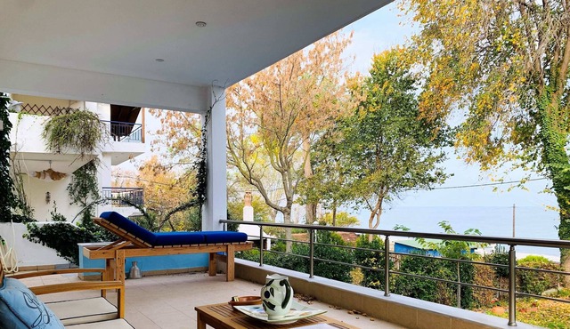 Beachfront Living at its Coziest - Olympian Summer