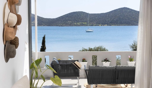 Beachfront luxury apartment with stunning views