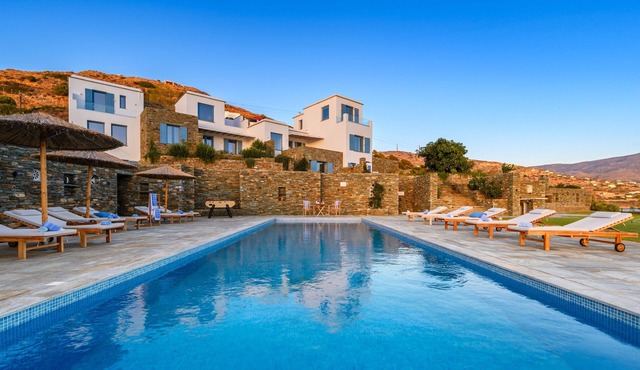 Beautiful 2 Bedroom Villa "on the beach" - Access to a large swimming pool