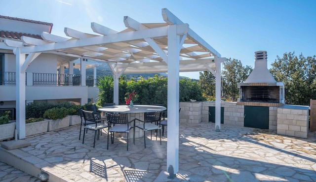 Beautiful 4-bedroom villa with AC Panoramic View