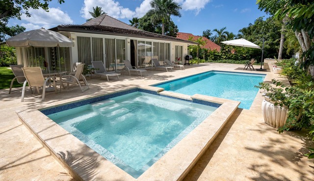 Beautiful and Cozy 4Bdr Villa in CDC/Pool, Jacuzzi