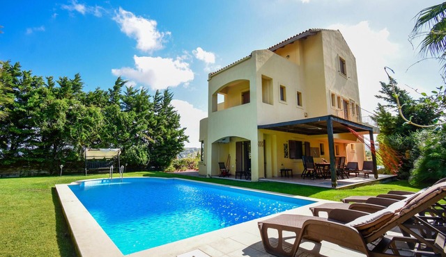 Beautiful home in Finikia