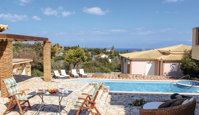 Beautiful home in Koroni