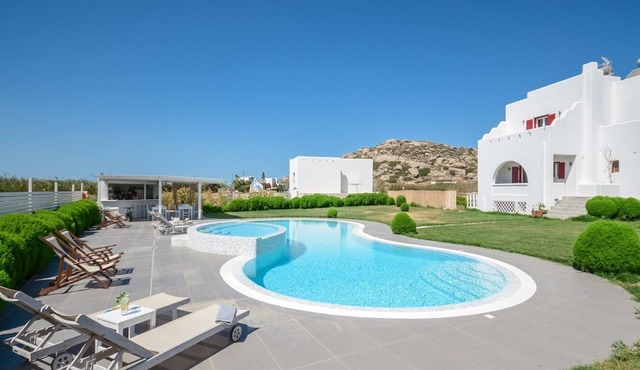 Beautiful Naxos Villa | Villa Yellow | 2 Bedrooms | Air-Conditioning
