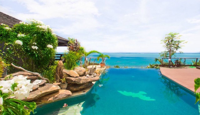 Beautiful Oceanfront bungalow with Infinity Pool!