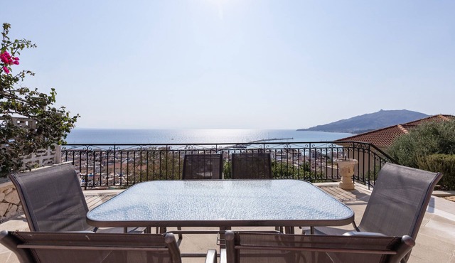 Beautiful three-level 3 bedroom holiday home