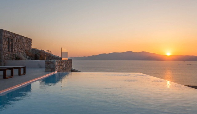 Bellevue Villa One - enjoy the 130sqm villa and the view over the infinity pool!