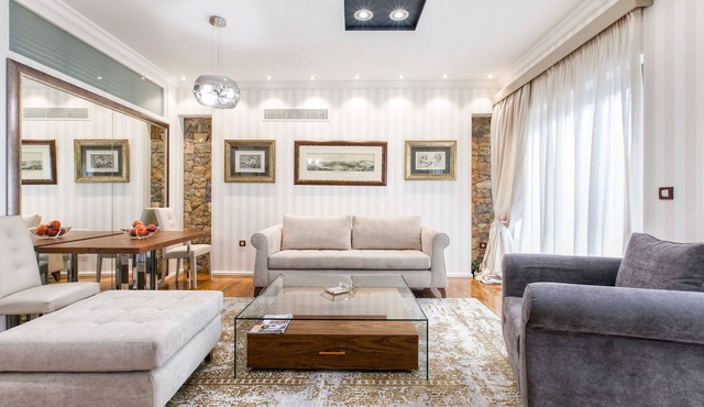 Beverly Suite I in Plaka by JJ Hospitality-