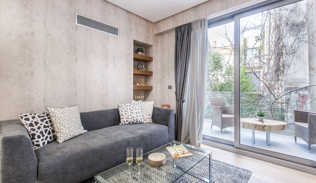 Beverly Suite II in Plaka by JJ Hospitality-