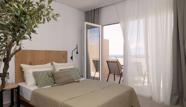 BH018 - C - Suite Naxos
