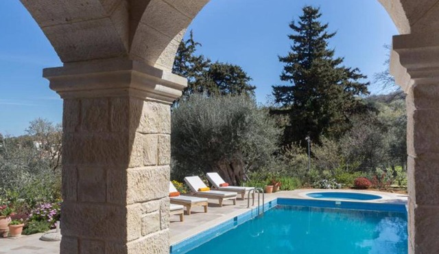 BH330 - B - Villa Rethymno