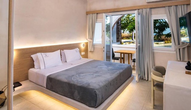 BH582 - C - Suite Santorini