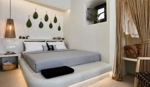 BH709 - C - Suite Santorini