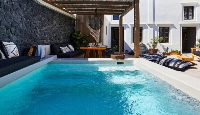 BH714 - C - Suite Santorini
