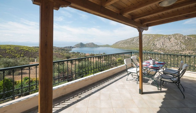 Billi's Loft granting stunning sea views ideal for a relaxing holiday.