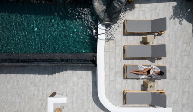 Black occhio villa Santorini