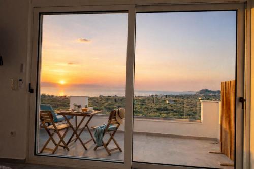 Blue & Green - Sunset Sea View Apartment in a Quiet Location