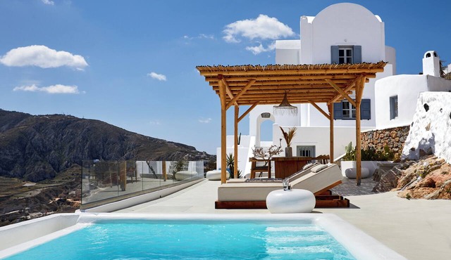 Bluewhite Suites & Villa Santorini