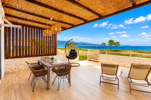 Boho Vibes Beachfront Detached House