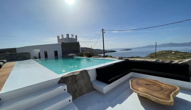 Brand New 2022 Mykonos Town Villa With 3 Pools and Hot Tub/Perfect Location