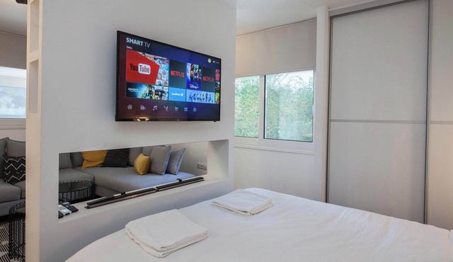 Bright Minimal 1 Bd Apt in Calm Agia Paraskevi