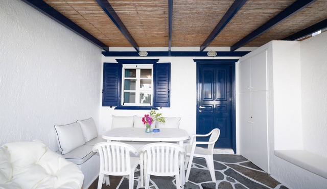 Bungalow 'Estia House' with Shared Pool, Wi-Fi and Air Conditioning